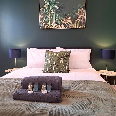 2 Bedroom, 2 Bathroom Apartment With Free Parking In A Great Location Cambridge  Exterior foto