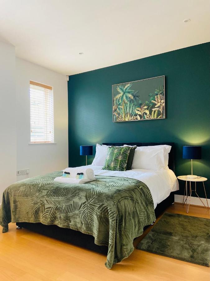 2 Bedroom, 2 Bathroom Apartment With Free Parking In A Great Location Cambridge  Exterior foto