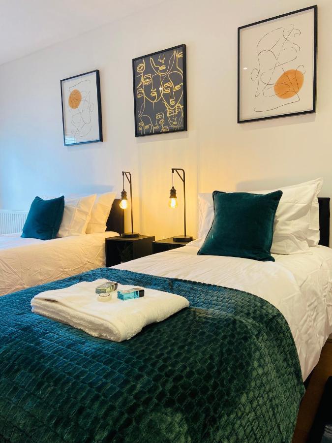 2 Bedroom, 2 Bathroom Apartment With Free Parking In A Great Location Cambridge  Exterior foto