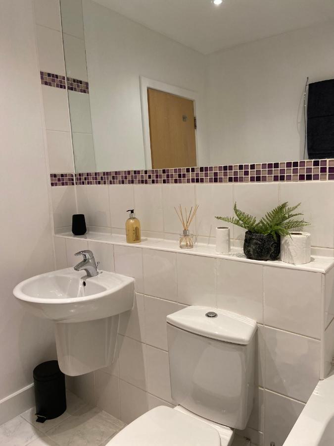 2 Bedroom, 2 Bathroom Apartment With Free Parking In A Great Location Cambridge  Exterior foto