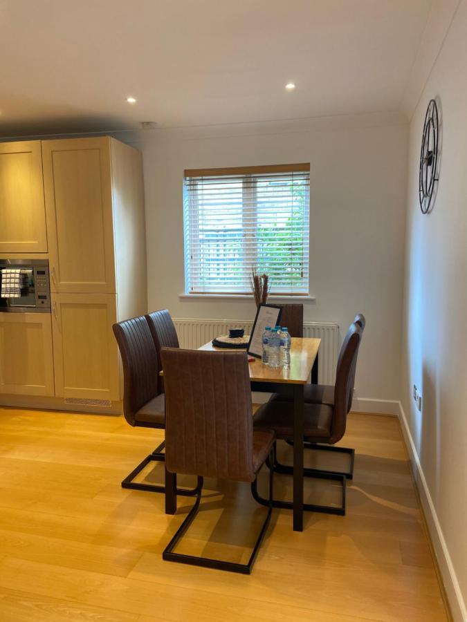 2 Bedroom, 2 Bathroom Apartment With Free Parking In A Great Location Cambridge  Exterior foto