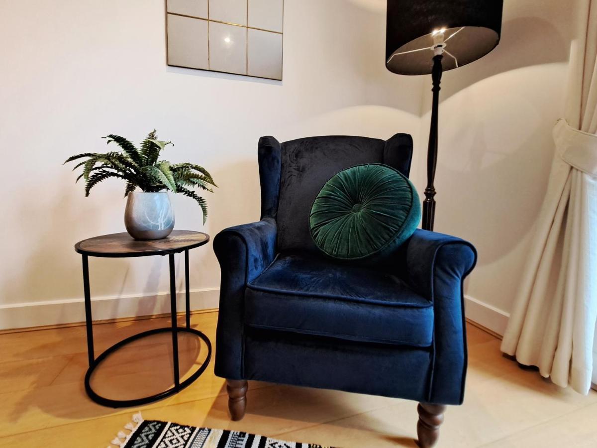 2 Bedroom, 2 Bathroom Apartment With Free Parking In A Great Location Cambridge  Exterior foto