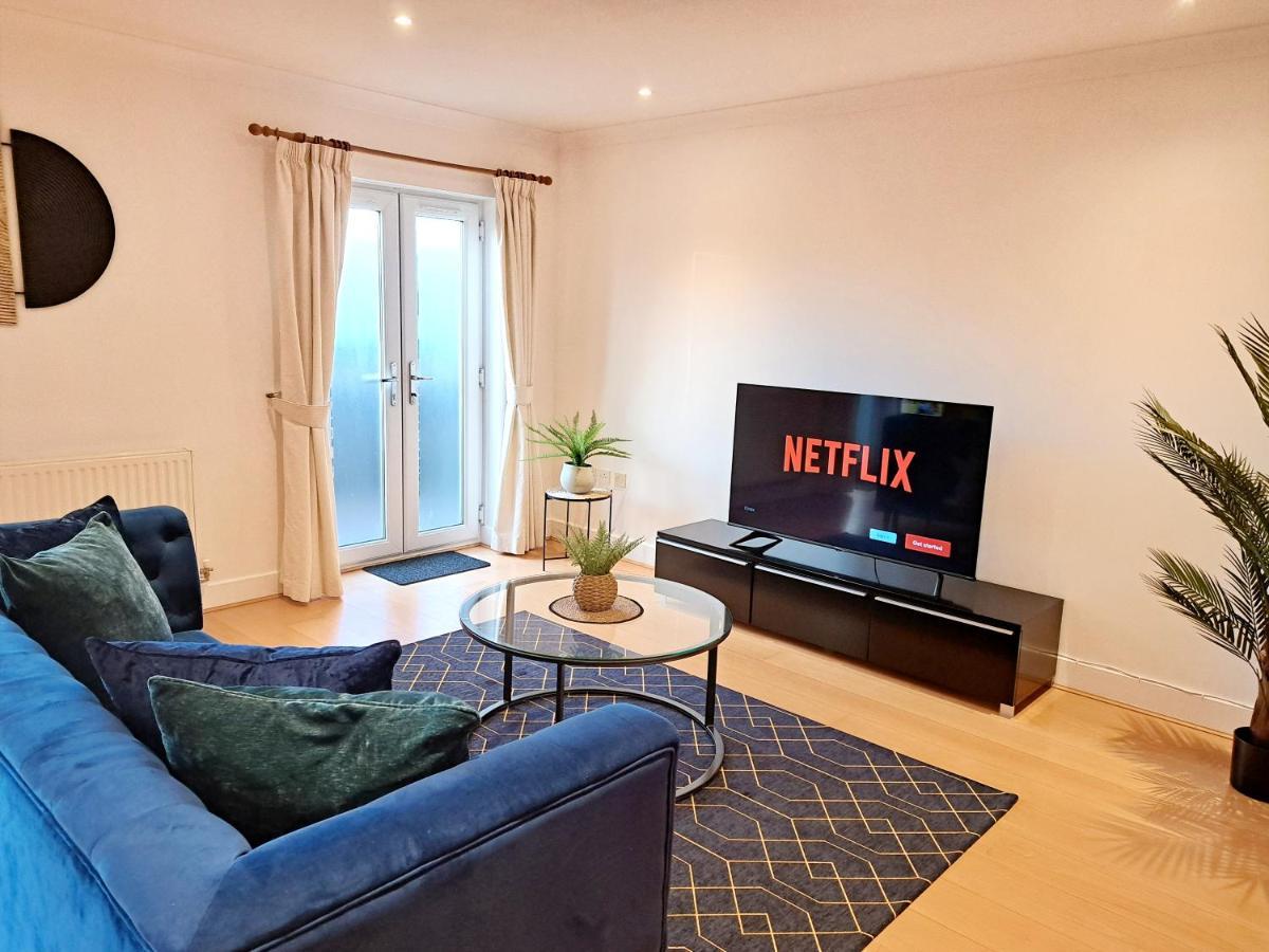 2 Bedroom, 2 Bathroom Apartment With Free Parking In A Great Location Cambridge  Exterior foto